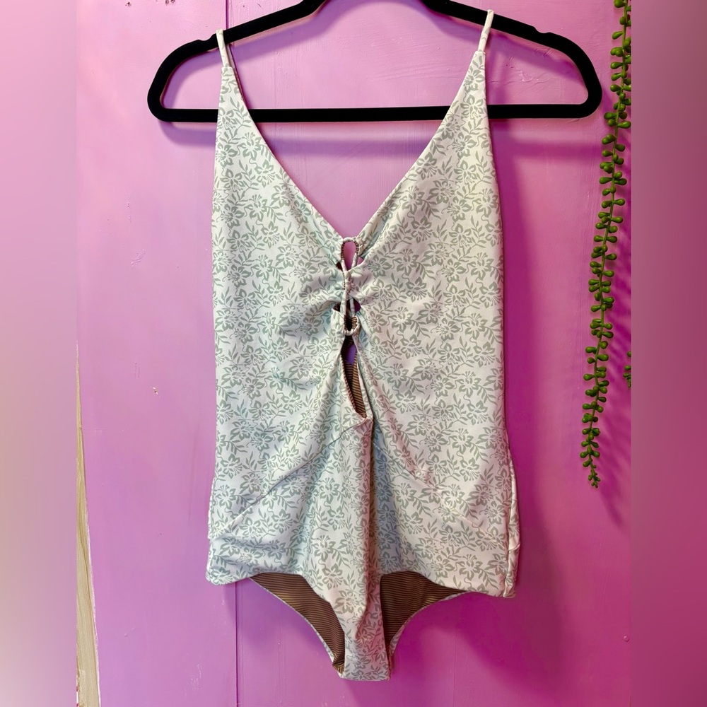 ACACIA Kokomo in Azalea BNWT
Size 2x